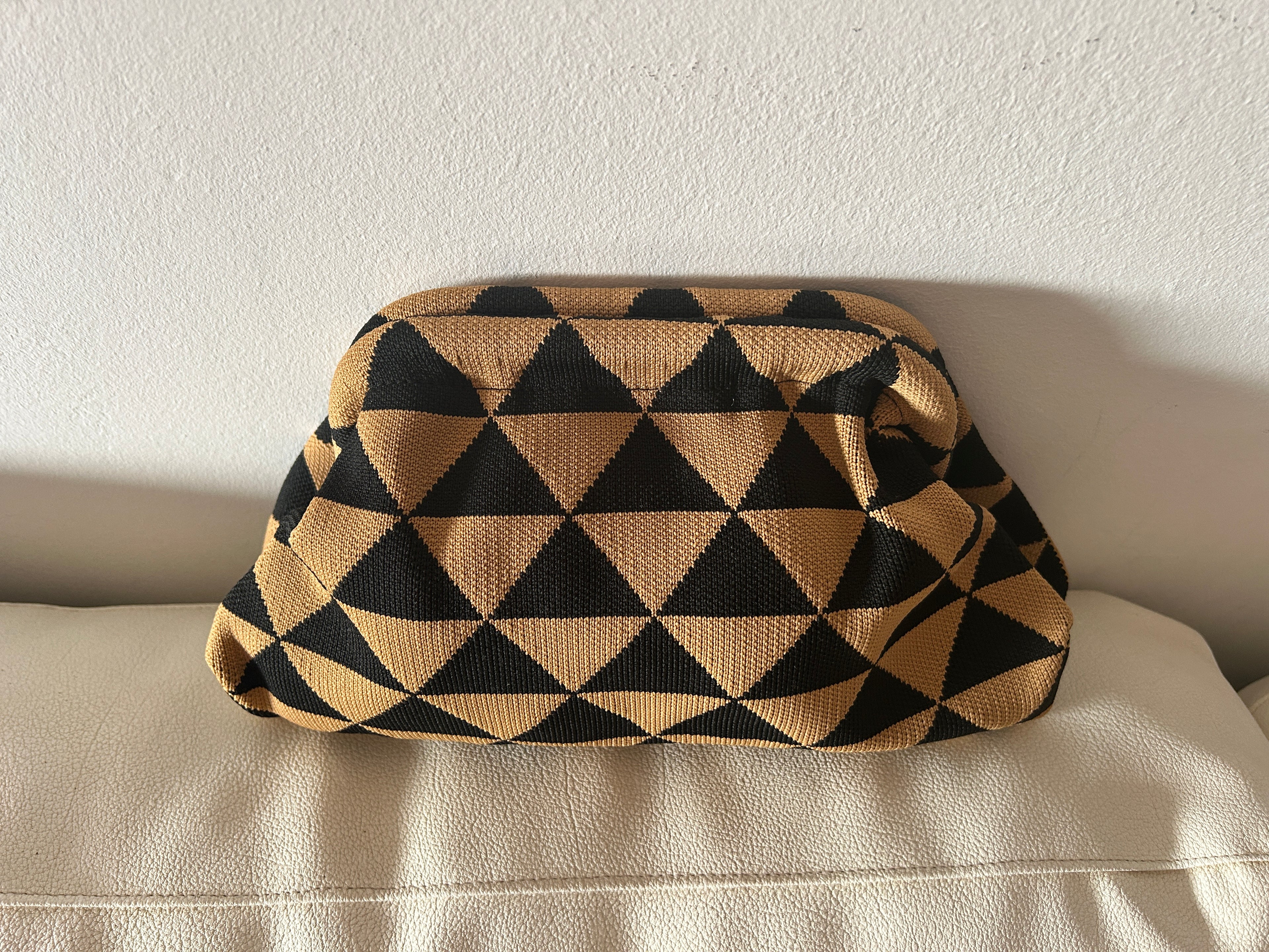 Bolso Clutch de Punto – Elegancia y Tendencia ✨