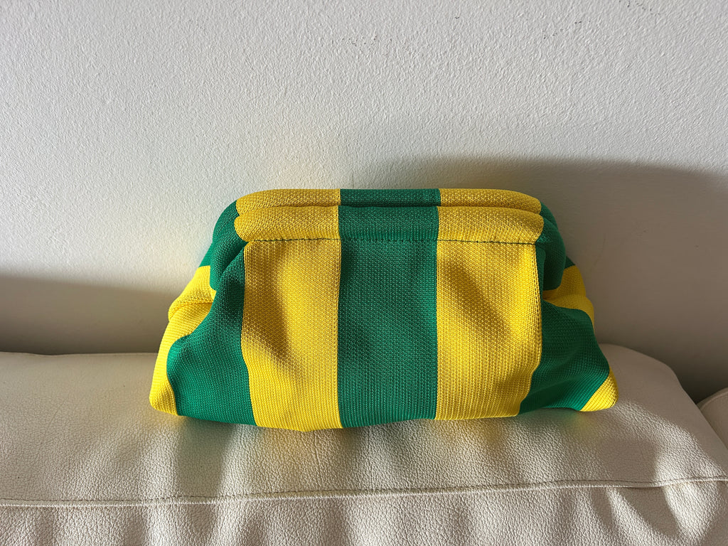 Bolso Clutch de Punto – Elegancia y Tendencia ✨