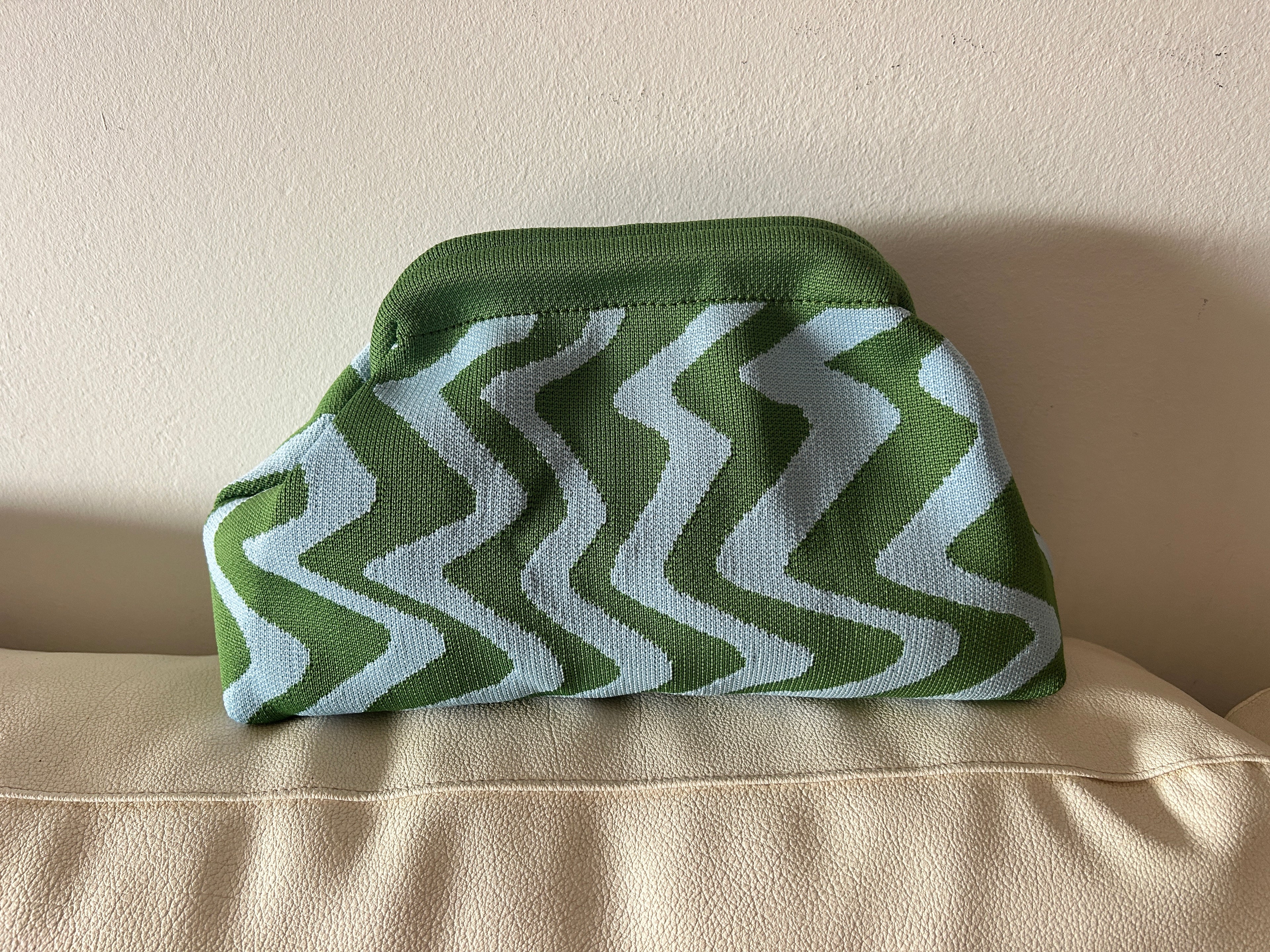 Bolso Clutch de Punto – Elegancia y Tendencia ✨