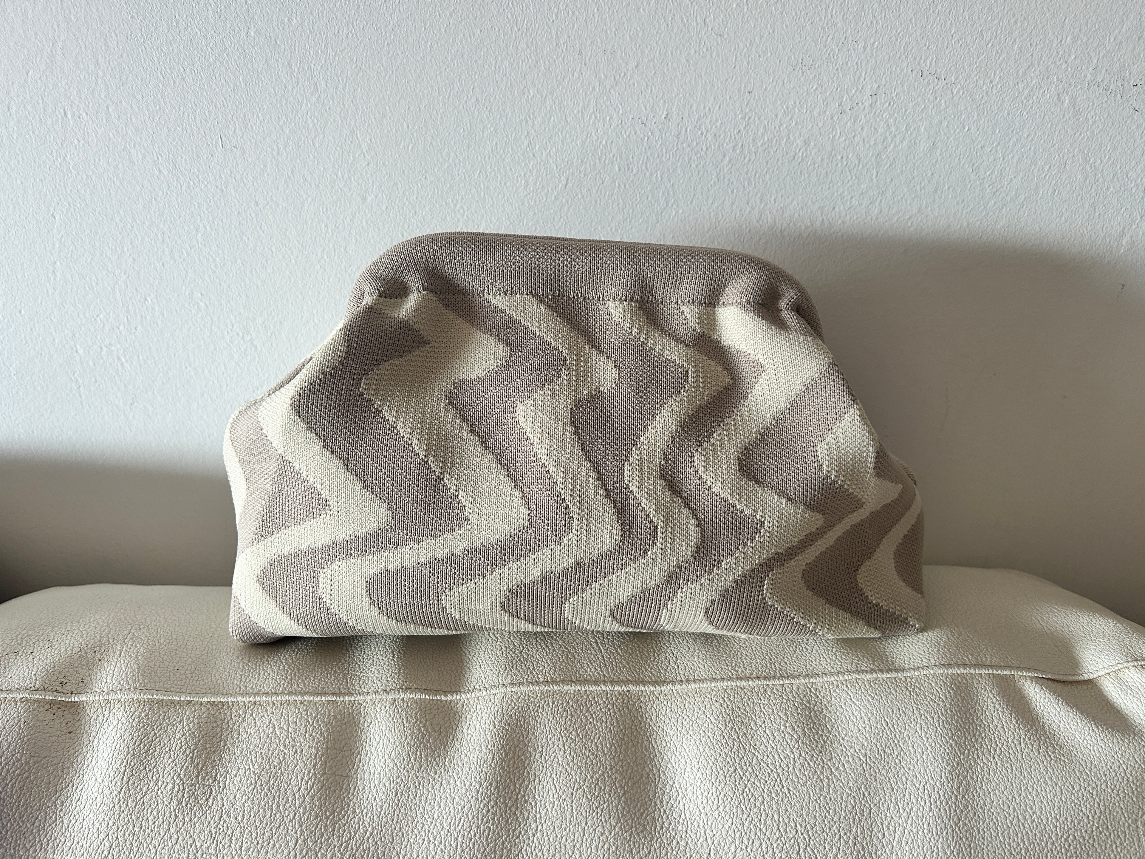 Bolso Clutch de Punto – Elegancia y Tendencia ✨