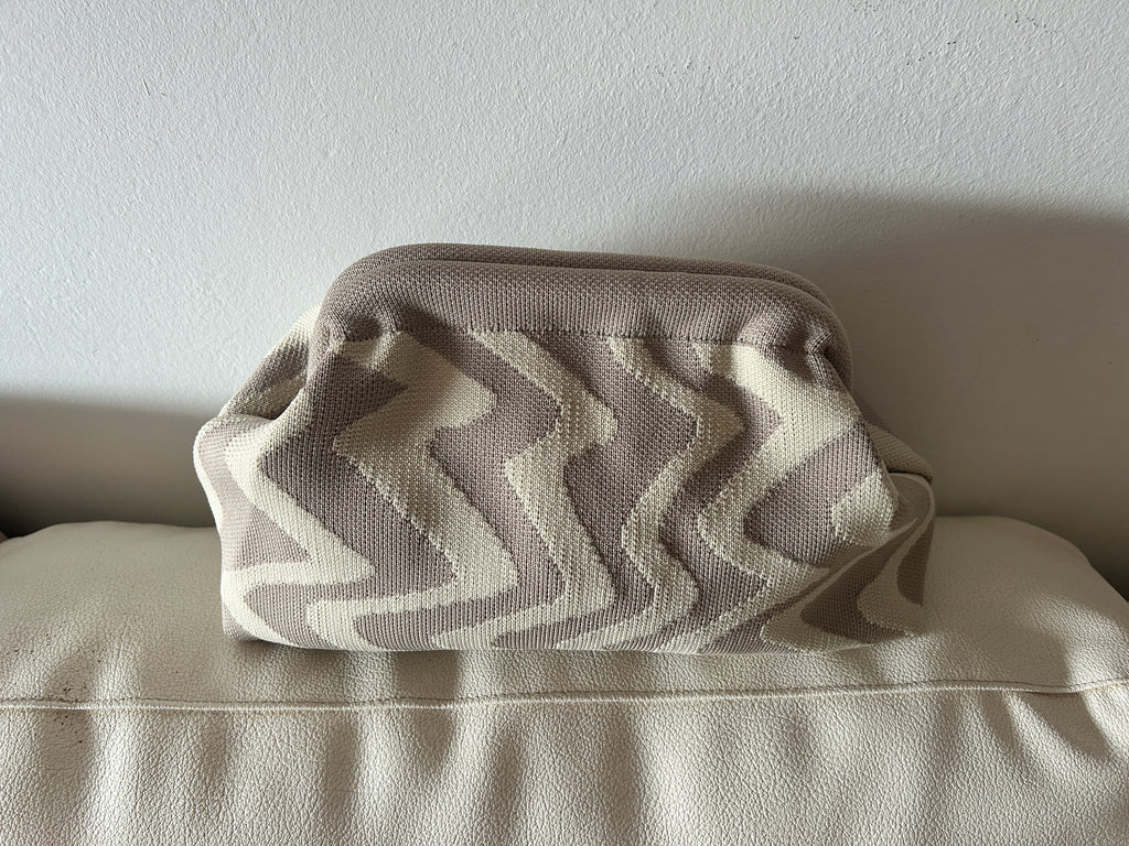 Bolso Clutch de Punto – Elegancia y Tendencia ✨