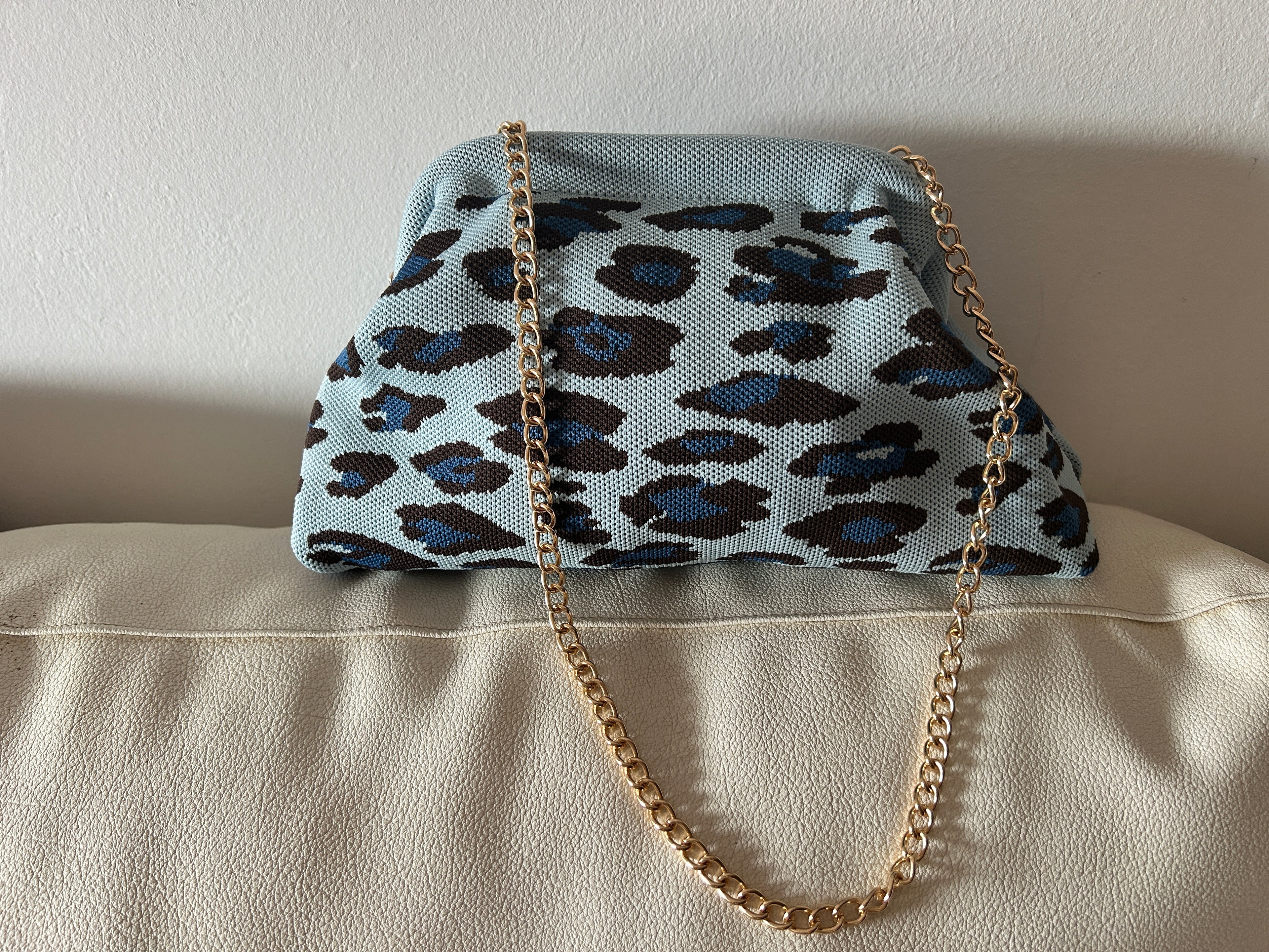 Bolso Clutch de Punto – Elegancia y Tendencia ✨