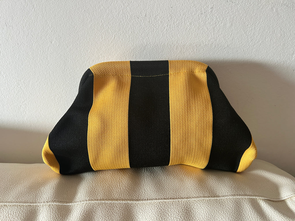 Bolso Clutch de Punto – Elegancia y Tendencia ✨