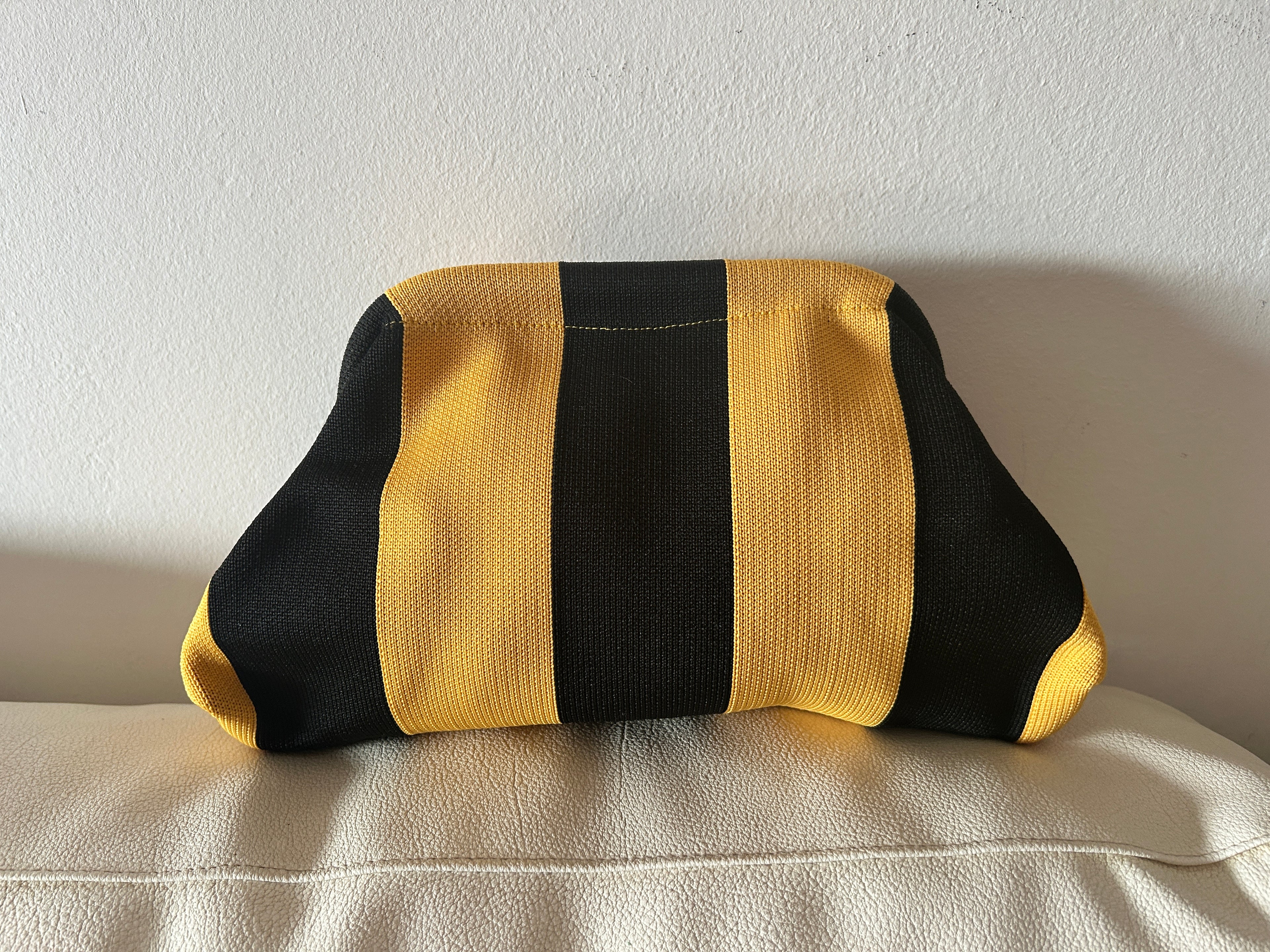 Bolso Clutch de Punto – Elegancia y Tendencia ✨