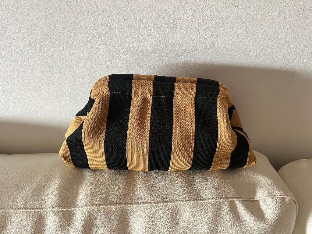 Bolso Clutch de Punto – Elegancia y Tendencia ✨