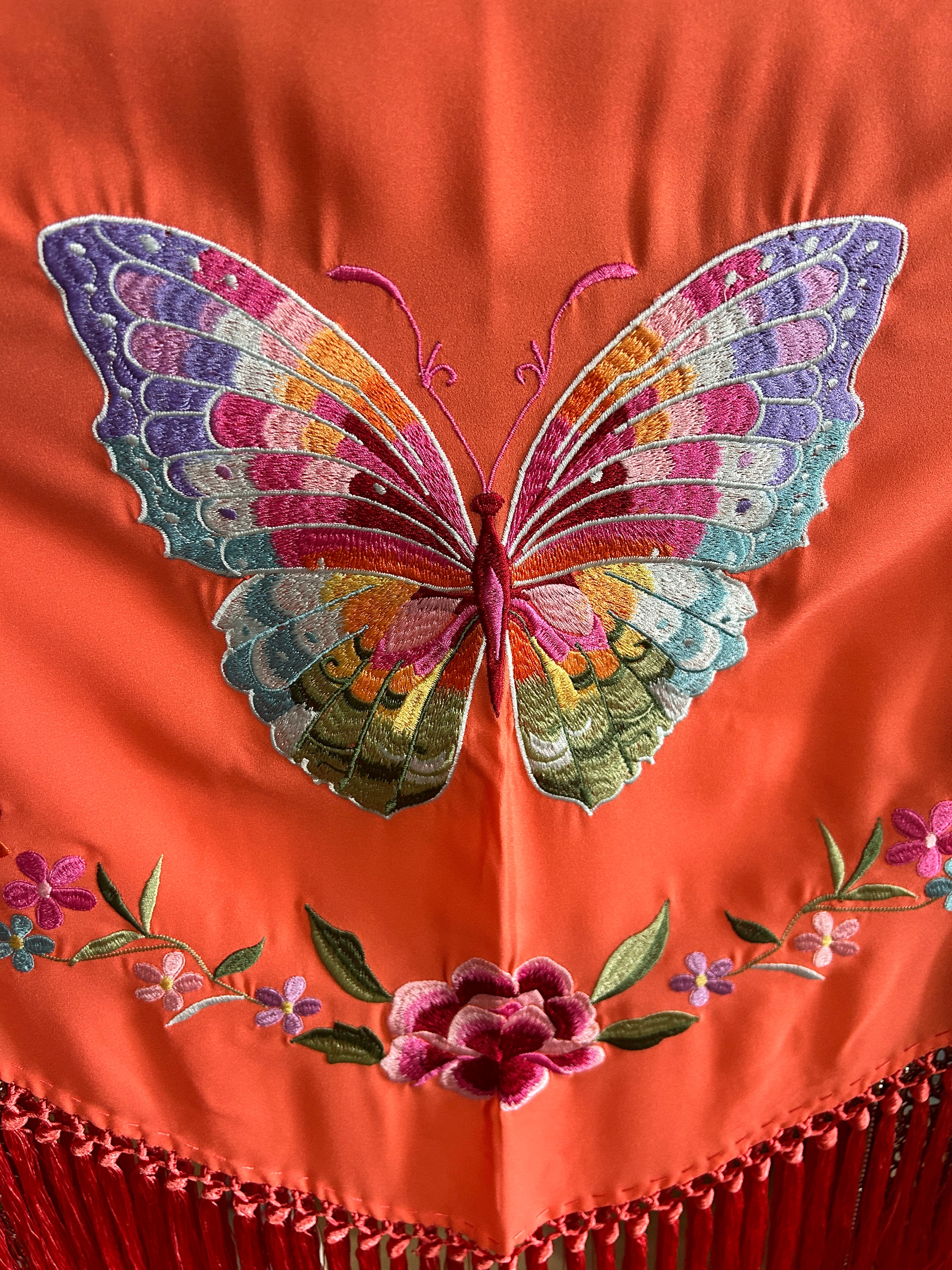 🦋✨ Mantón Bordado Mariposa Coral ✨🦋