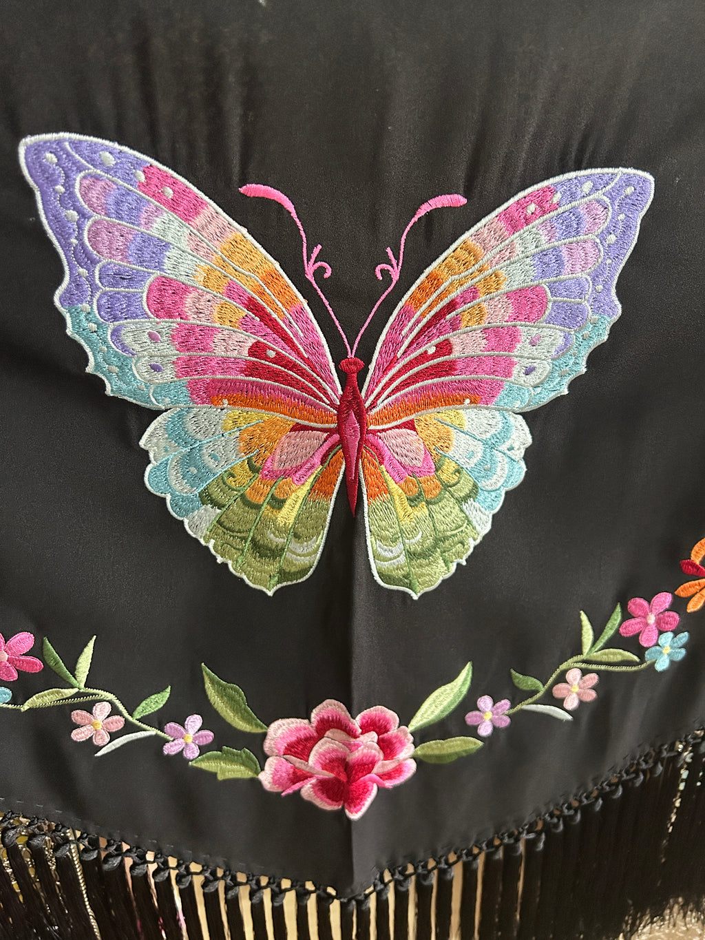 🦋✨ Mantón Bordado Mariposa Floral ✨🦋