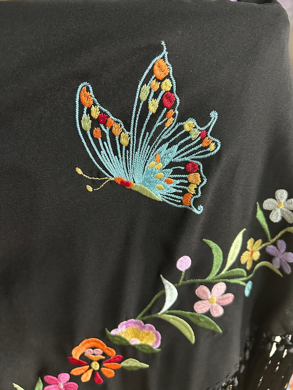 🦋✨ Mantón Bordado Mariposa Floral ✨🦋