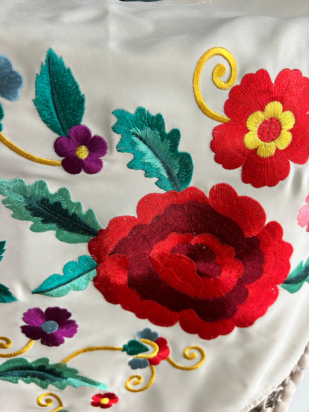 🌹✨ Hermoso Mantón Bordado Floral ✨🌹