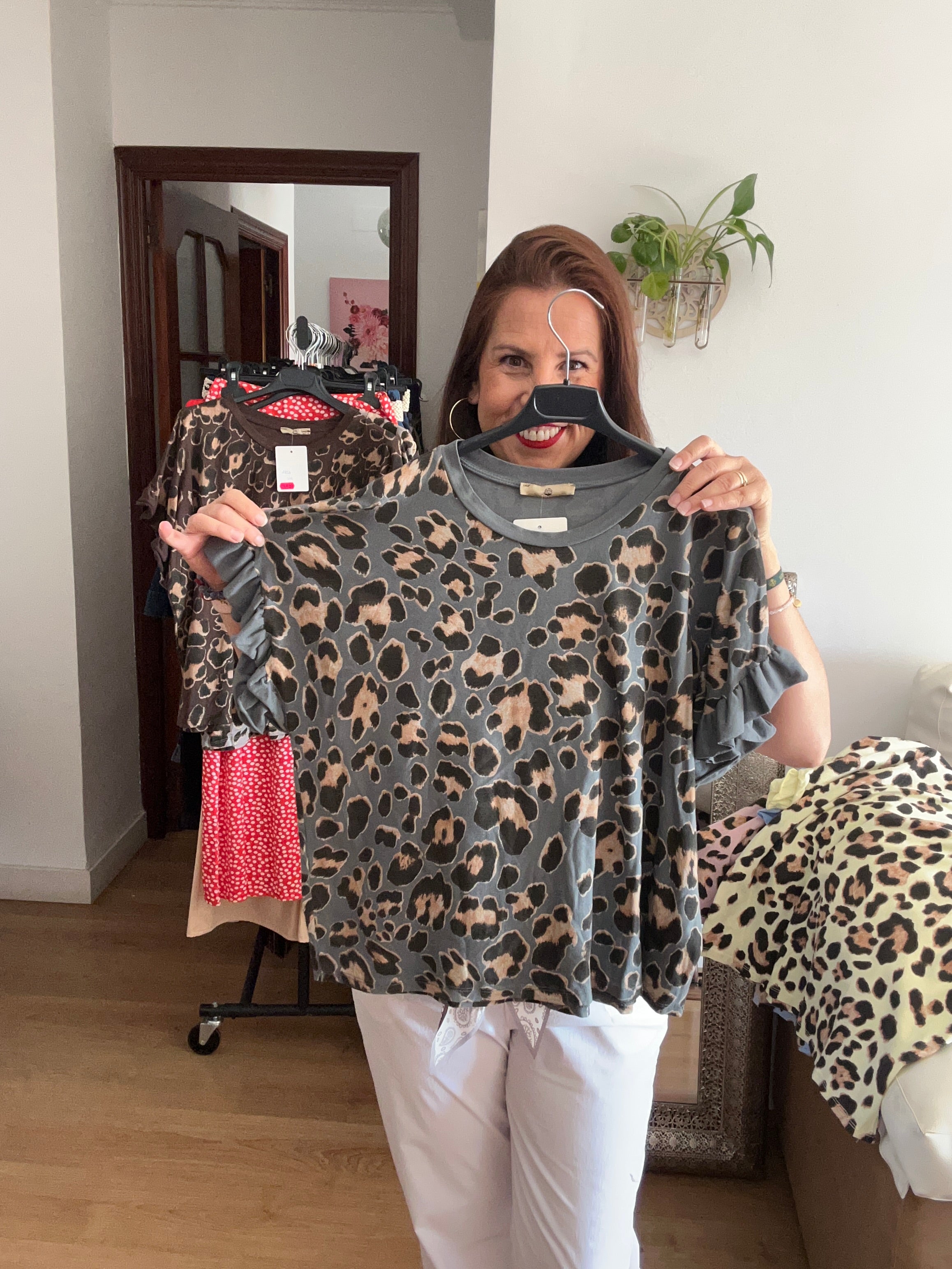 Camiseta Animal Print con Volantes